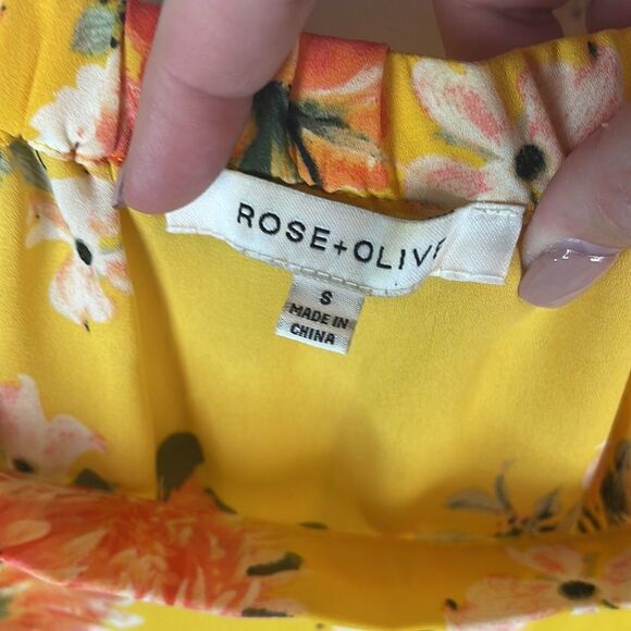 Rose + Olive Floral Off Shoulder Blouse - Picture 3 of 6